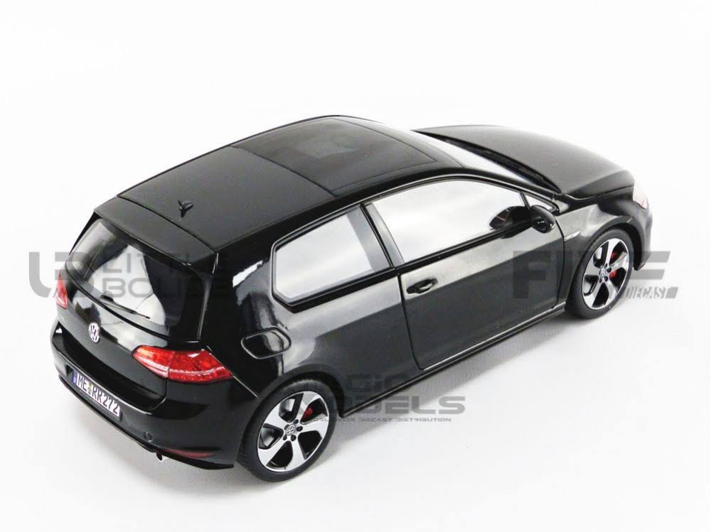 Black 1/18 Diecast Model Car W560833
