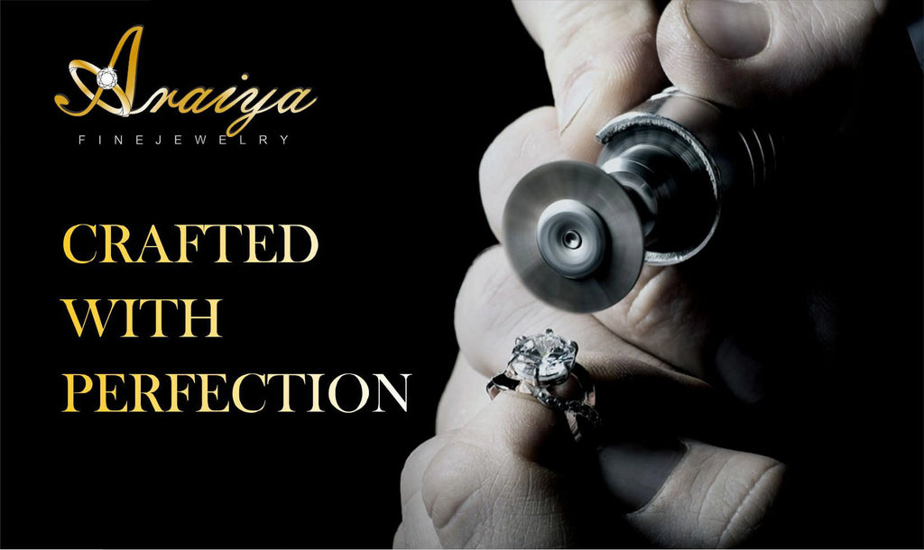 10K White Gold Round Diamond Stud Earrings B535