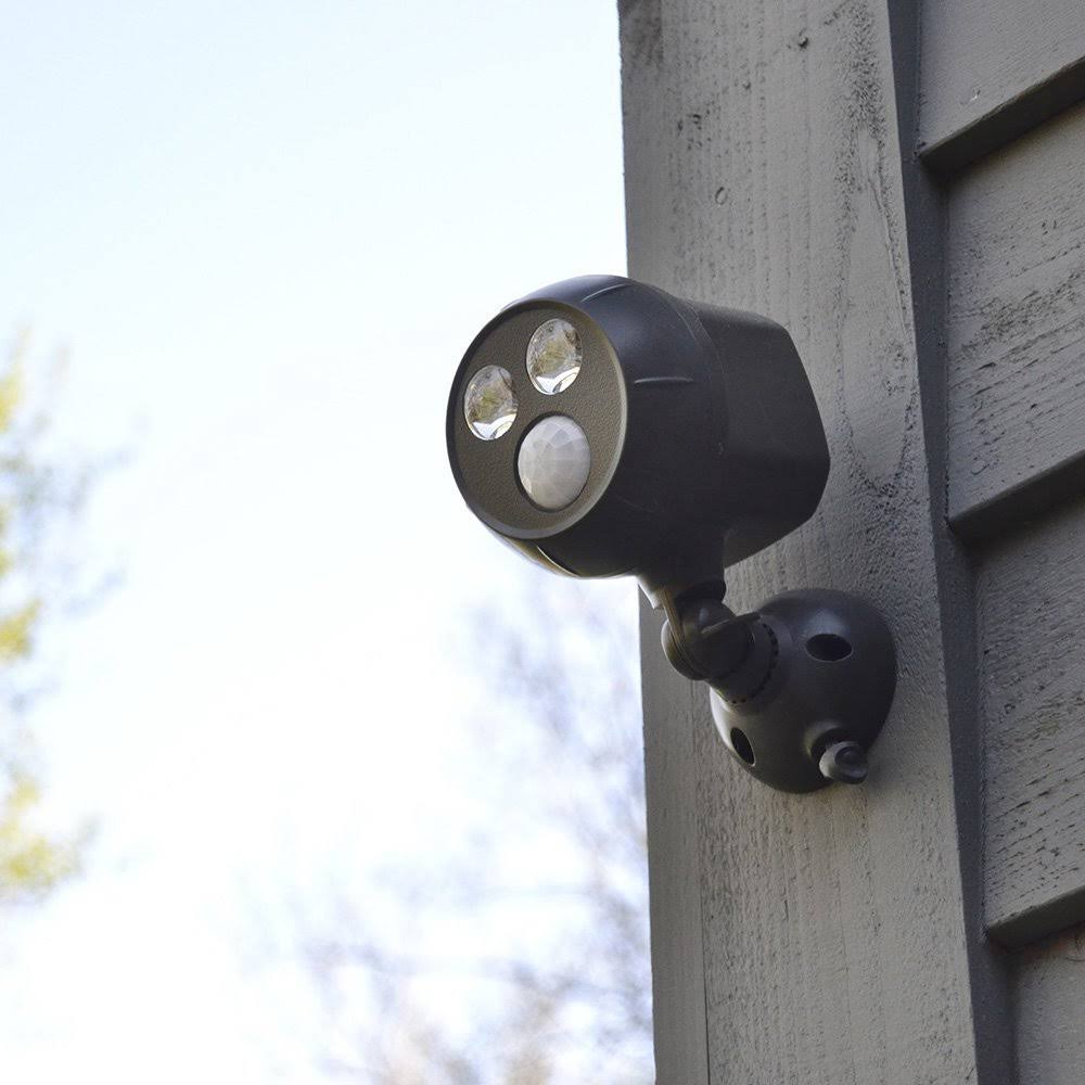 400 Lumen Weatherproof Wireless Battery Powered LED, 4-Pack W433503
