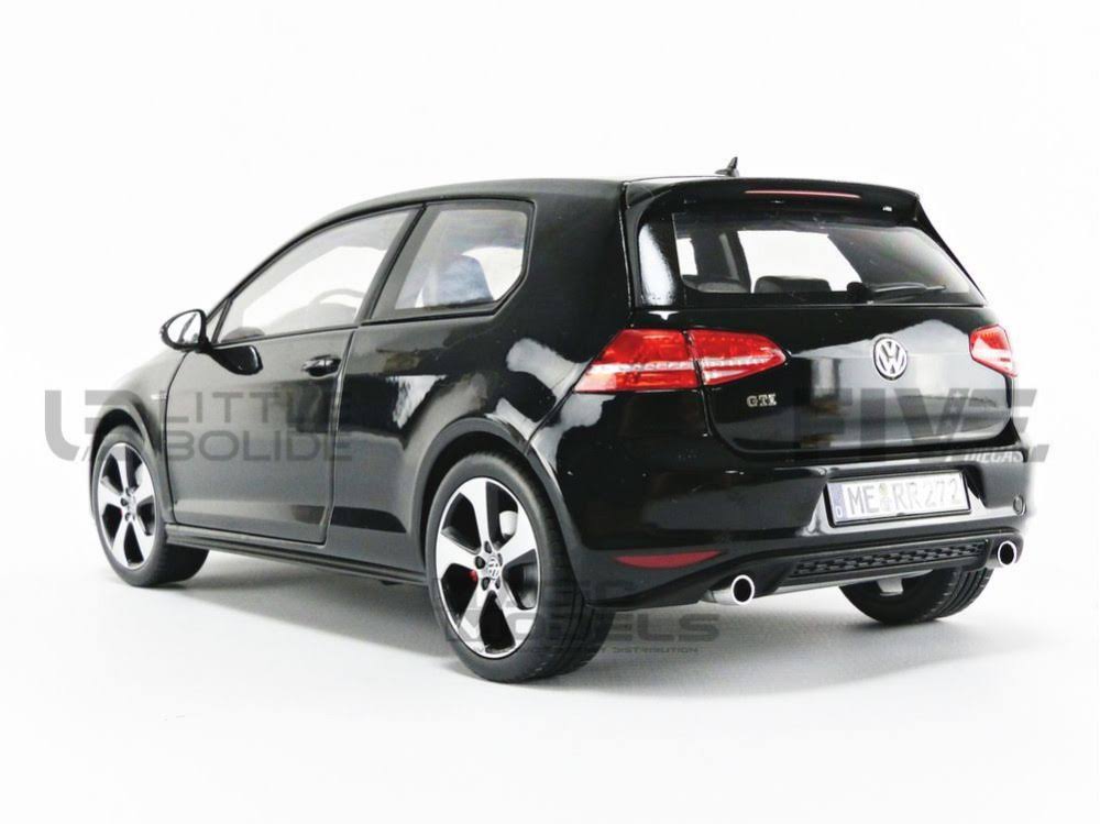 Black 1/18 Diecast Model Car W560833
