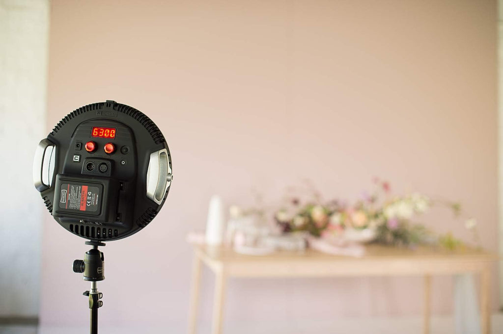 Bi-Color Continuous LED Light & High-Speed Sync Flash H915211