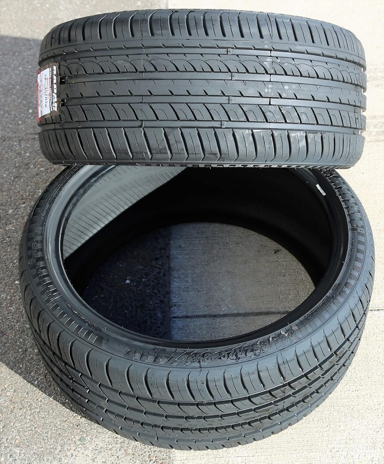 265/35R20 All-Season High Performance Radial Tire U19556