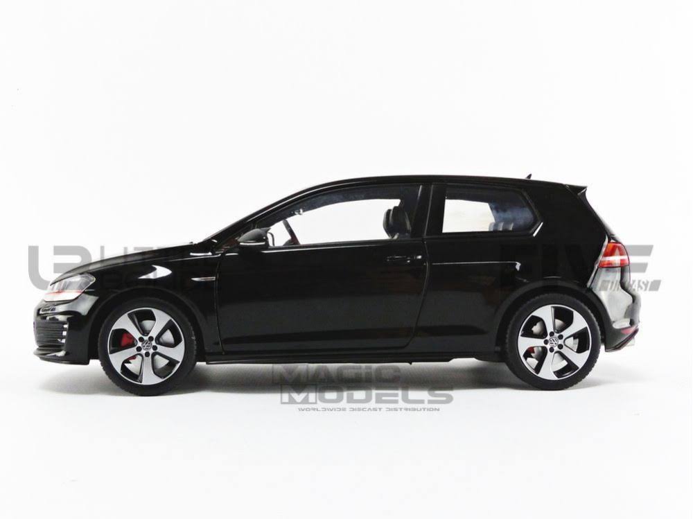 Black 1/18 Diecast Model Car W560833