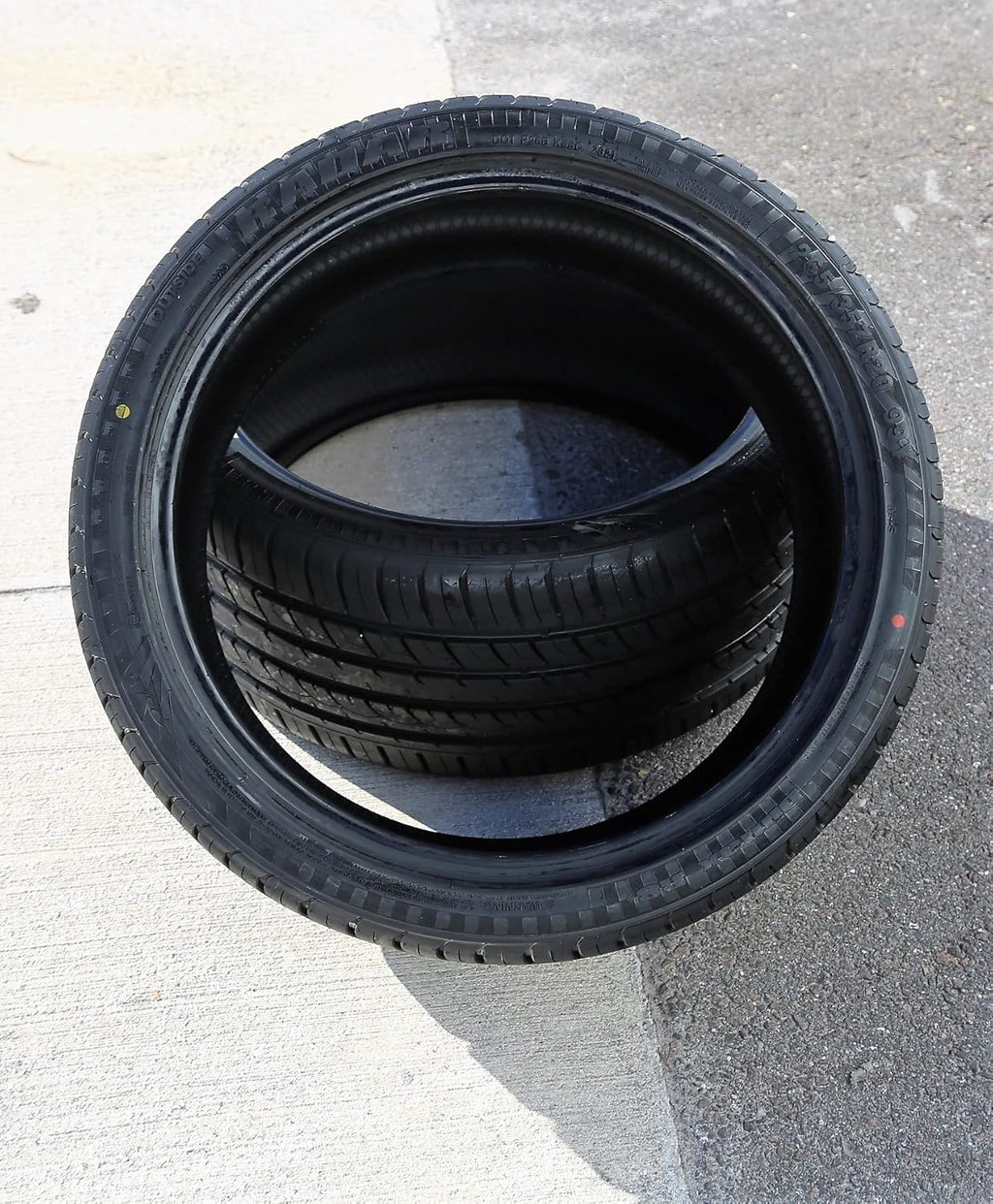 265/35R20 All-Season High Performance Radial Tire U19556