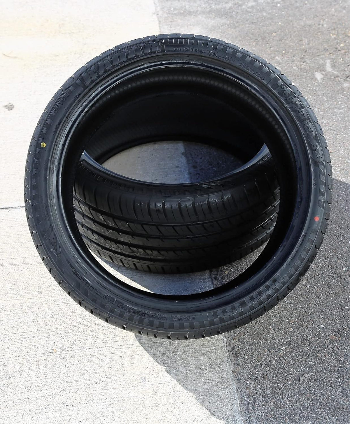 265/35R20 All-Season High Performance Radial Tire U19556