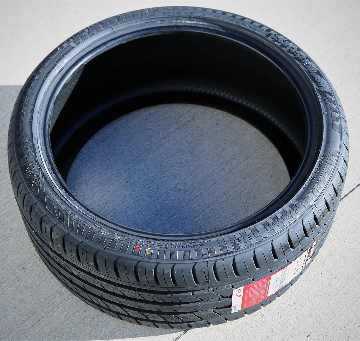 265/35R20 All-Season High Performance Radial Tire U19556