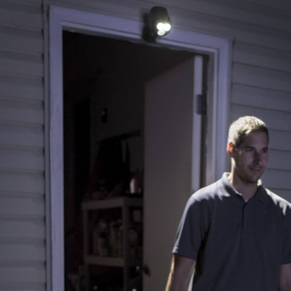 400 Lumen Weatherproof Wireless Battery Powered LED, 4-Pack W433503